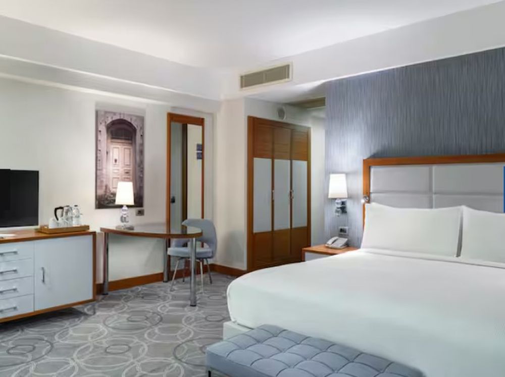 Hilton Deluxe Room Marina View French & Twin Bed, Double Tree Hilton Kusadasi 