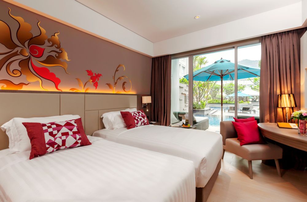 Deluxe Pool Access, Grand Mercure Phuket Patong 5*