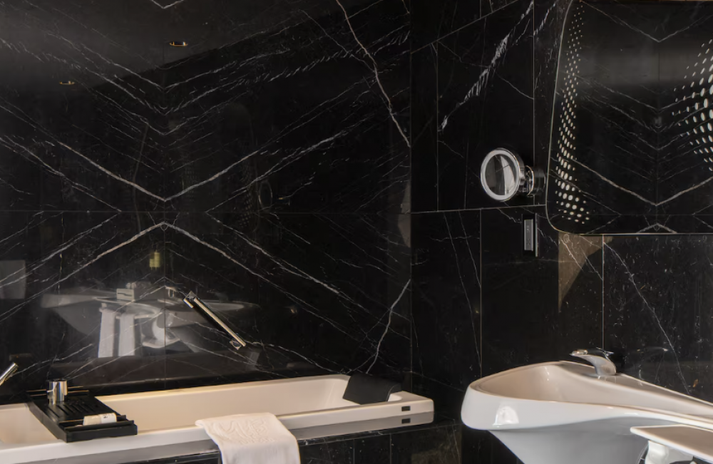 Studio Me Suite With Jacuzzi Burj Khalifa View, ME by Meliá Dubai 5*