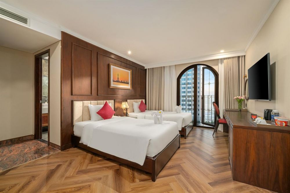Luxury Suite Bathtub Balcony Sea View, Golden Lotus Luxury 4*