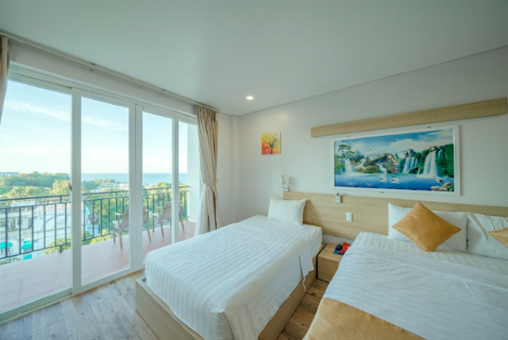 Premium TRPL with window/ balcony, Summer Dream Hotel Phu Quoc 3*