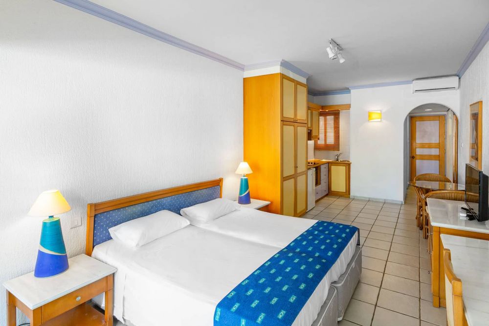 Studio Apartment, Paphos Gardens Hotel 3*