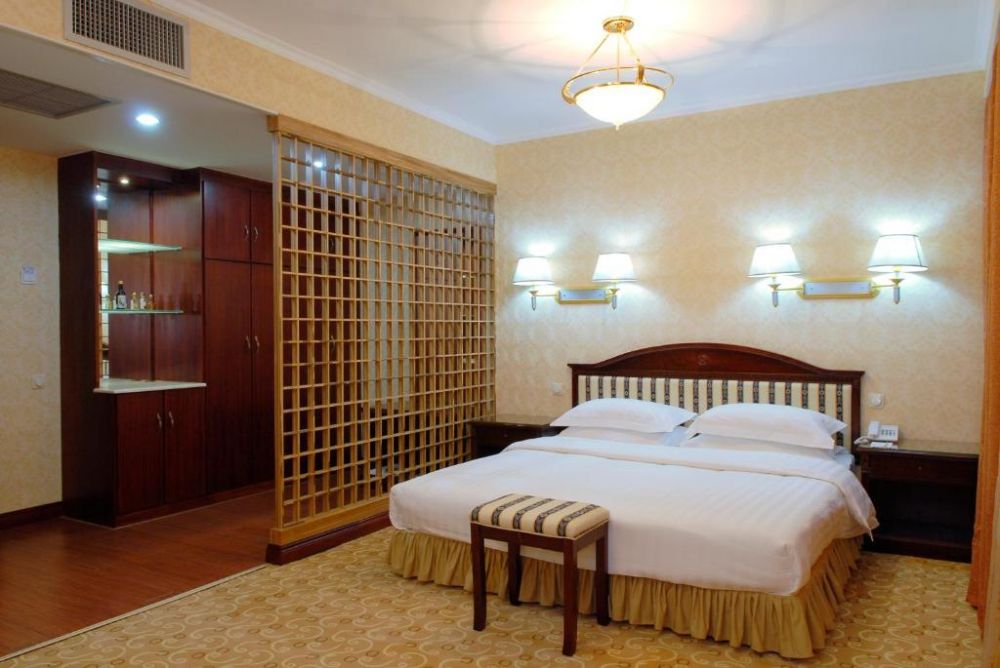 Бизнес, G Empire 4*