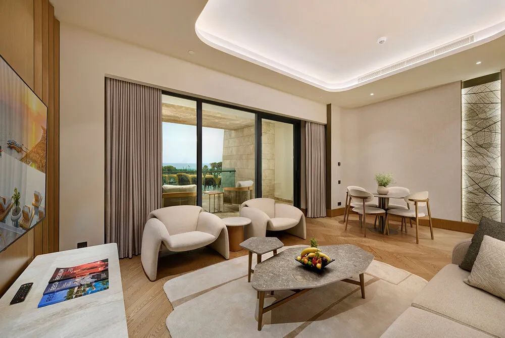 Seascape Suite, Regnum The Crown 5*
