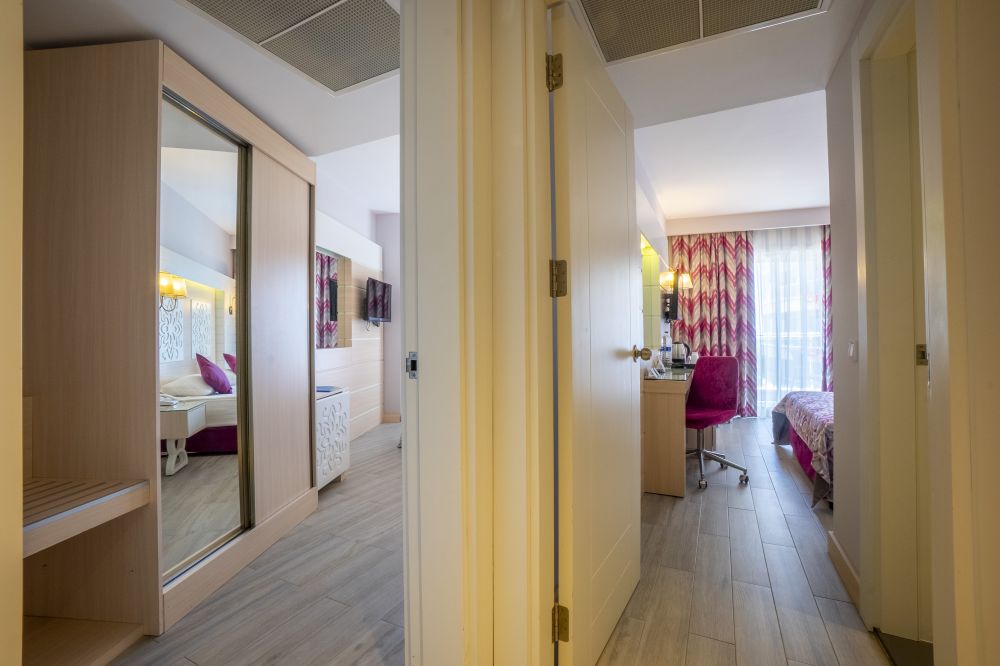 Family Room LV/SV, Sunmelia Beach 5*