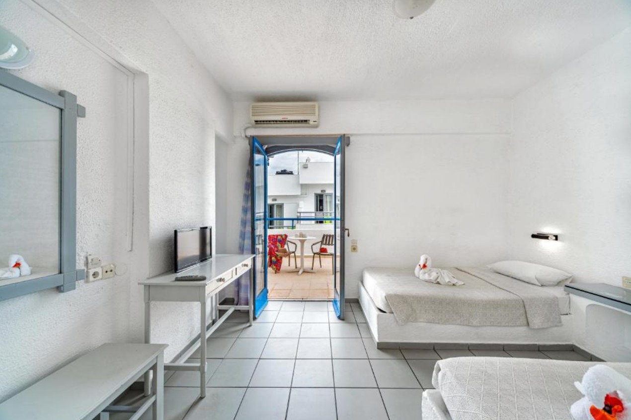 Triple Room, Iro Hotel 2*