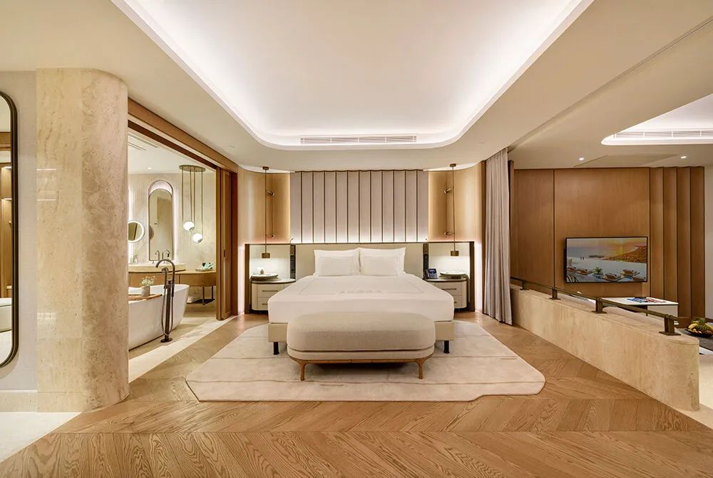 Seascape Suite, Regnum The Crown 5*