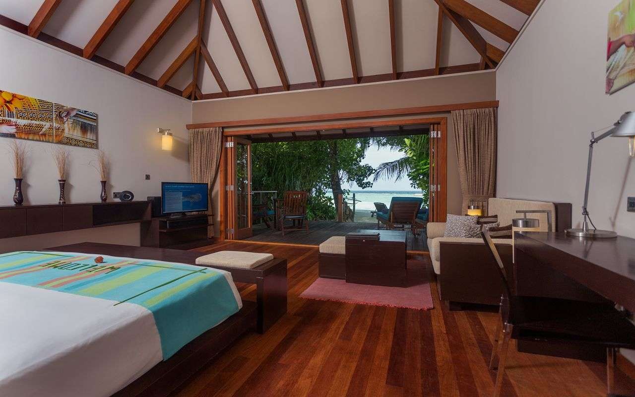 Jacuzzi Beach Villa, Veligandu Island Resort 5*